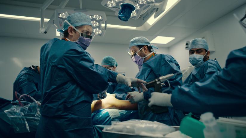 Kritik Saatler: Ölümle Yaşam Arasında Arkaplan