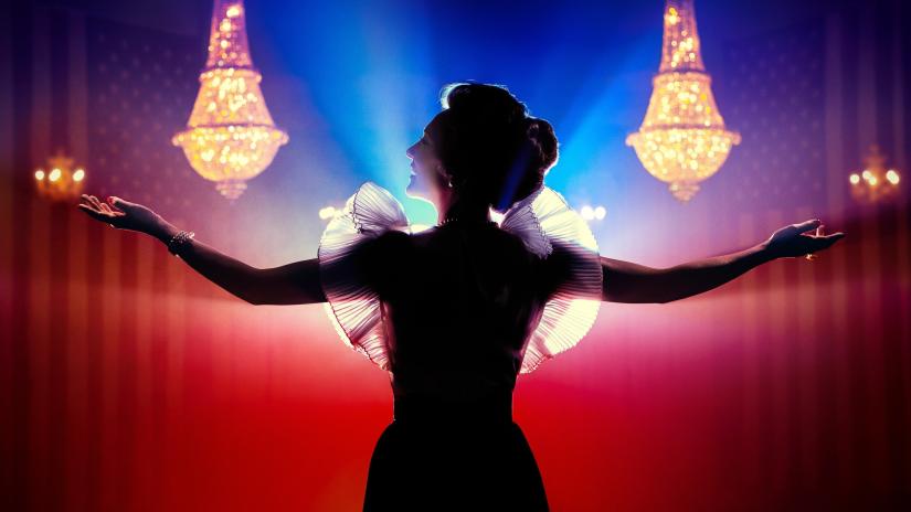 Mrs. America Arkaplan